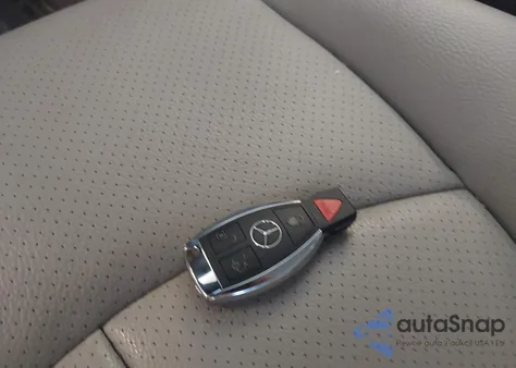 2008 Mercedes-Benz E 350 4Matic z USA, uszkodzony, nr VIN WDBUF87X88B234158